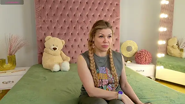 Snapshot of Eloises chatting on 06-08-26, 06:47 Eloises online show from 06-08-26, 06:47