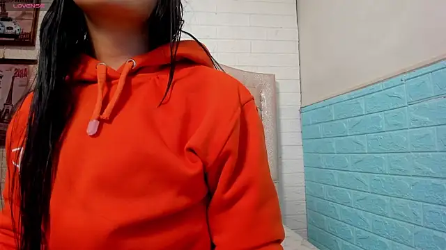 LITTLE-NESSA online show from 05-04-26, 12:34
