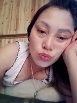 Snapshot of Abi-ni chatting on 05-18-26, 04:07 Abi-ni online show from 05-18-26, 04:07
