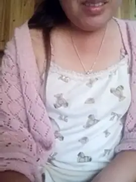 Snapshot of Abi-ni chatting on 06-17-26, 01:41 Abi-ni online show from 06-17-26, 01:41