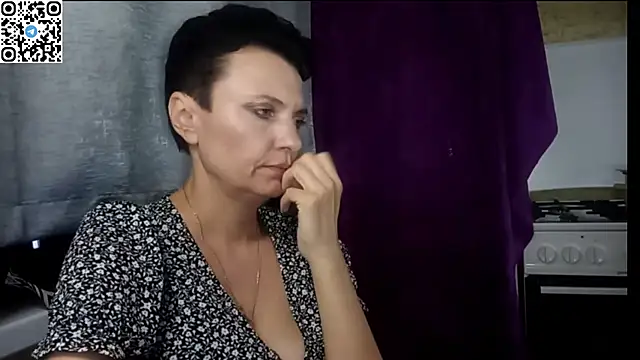 Snapshot of HotMamaQueen234 chatting on 06-25-26, 11:53 HotMamaQueen234 online show from 06-25-26, 11:53