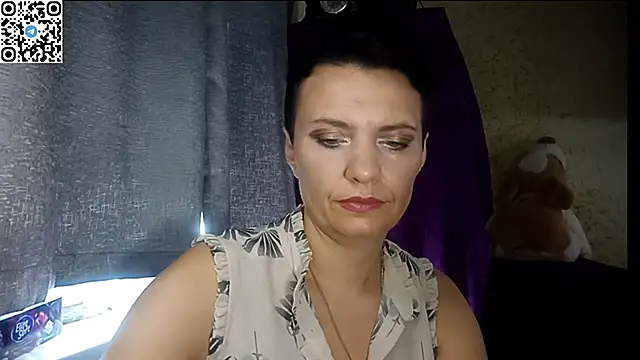 Snapshot of HotMamaQueen234 chatting on 06-28-26, 12:33 HotMamaQueen234 online show from 06-28-26, 12:33