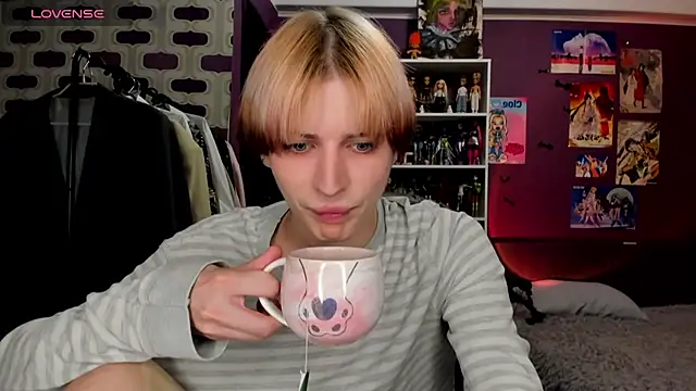 Snapshot of sweet_peach___ chatting on 06-19-26, 08:45 sweet peach online show from 06-19-26, 08:45