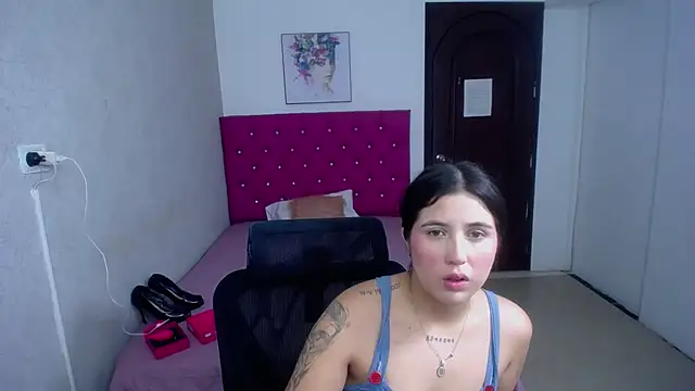 Snapshot of Pinkg_Fox10 chatting on 07-03-26, 01:28 Pinkg Fox10 online show from 07-03-26, 01:28