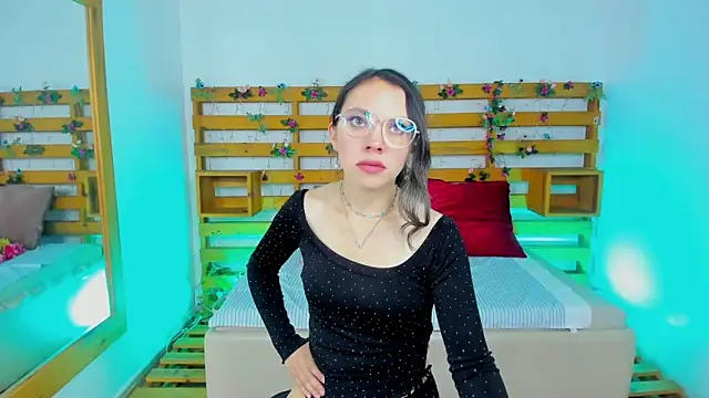 Snapshot of Ashley_Benoit chatting on 04-09-26, 01:27 Ashley Benoit online show from 04-09-26, 01:27