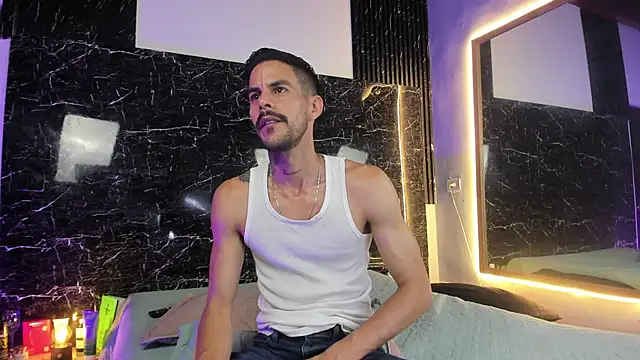 Snapshot of Leo_Vesper chatting on 06-19-26, 04:17 Leo Vesper online show from 06-19-26, 04:17