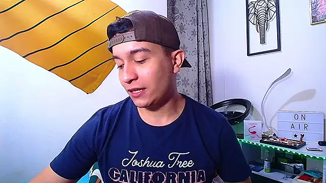 Snapshot of Max_Parkerr chatting on 03-22-26, 03:26 Max Parkerr online show from 03-22-26, 03:26