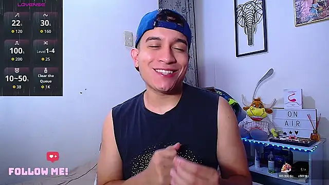 Snapshot of Max_Parkerr chatting on 05-12-26, 02:03 Max Parkerr online show from 05-12-26, 02:03