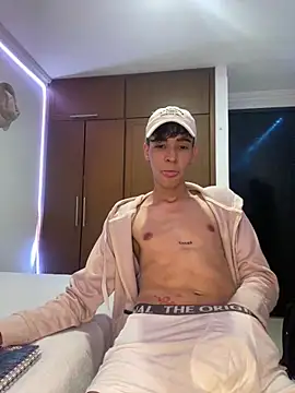 Snapshot of Milo_Gunnar chatting on 04-10-26, 09:30 Milo Gunnar online show from 04-10-26, 09:30