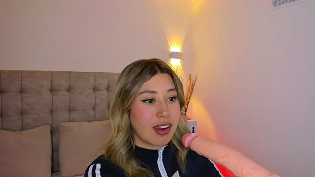 Amber Palmer online show from 04-21-26, 01:42