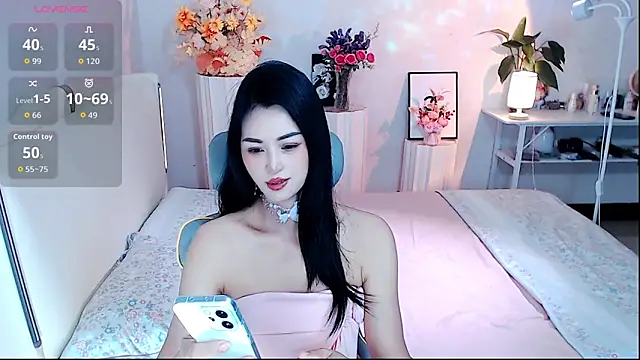 Snapshot of Evelyn-007 chatting on 05-14-26, 02:24 Evelyn-007 online show from 05-14-26, 02:24