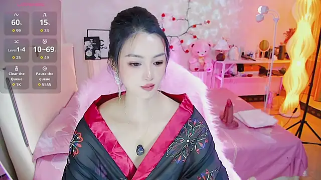 Snapshot of Evelyn-007 chatting on 07-31-26, 03:28 Evelyn-007 online show from 07-31-26, 03:28