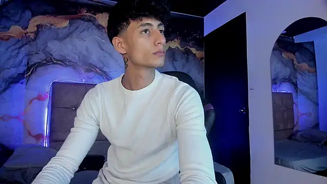 MaxiimoRomano  online show from 05-08-26, 01:27