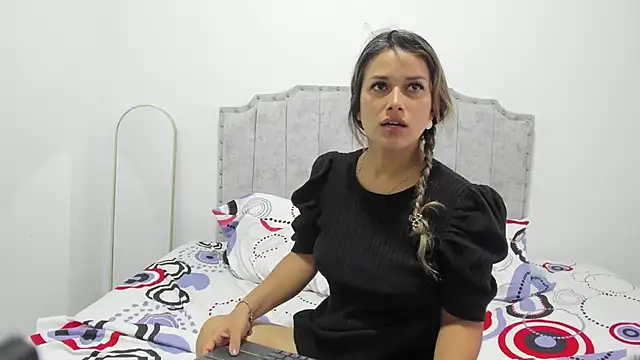 camila borbon  online show from 05-23-26, 01:15