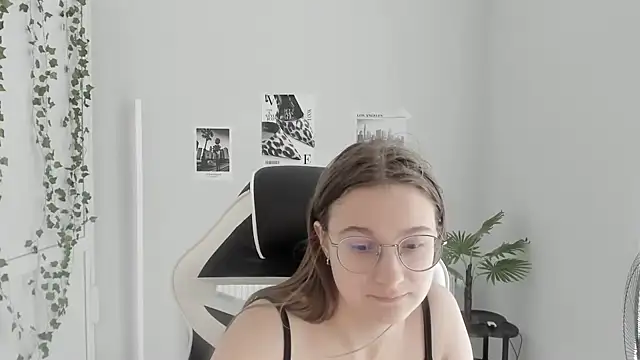 Snapshot of Mia_kristal chatting on 06-26-26, 08:41 Mia kristal online show from 06-26-26, 08:41