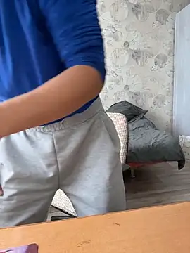 Snapshot of MikkyDo chatting on 03-22-26, 08:40 MikkyDo online show from 03-22-26, 08:40