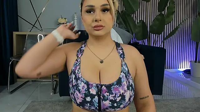 CurvyyVanessa online show from 03-28-26, 04:45