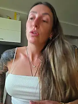 Snapshot of NicoleKaiser chatting on 06-26-26, 05:34 NicoleKaiser online show from 06-26-26, 05:34
