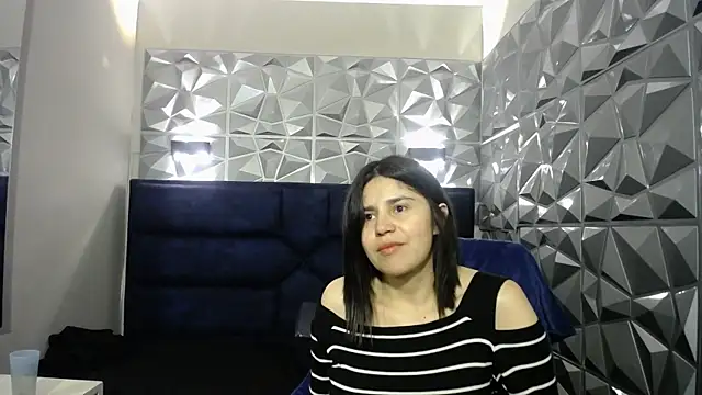 Snapshot of Cata_black chatting on 05-14-26, 02:35 Cata black online show from 05-14-26, 02:35