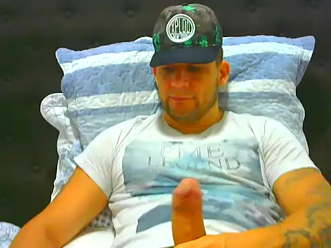 Snapshot of altenori chatting on 06-08-26, 01:28 altenori online show from 06-08-26, 01:28