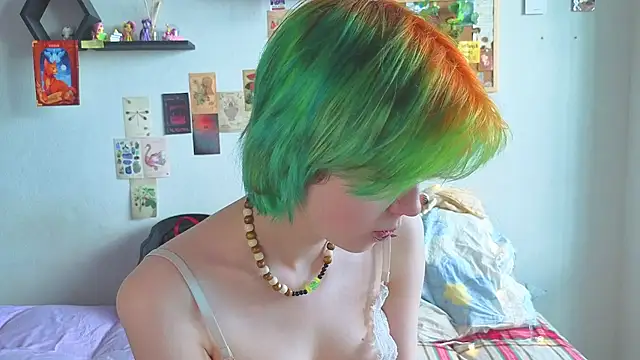 Snapshot of LittleKittenStar chatting on 05-25-26, 12:55 LittleKittenStar online show from 05-25-26, 12:55