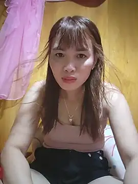 Snapshot of Reeoo-93 chatting on 06-19-26, 01:15 Reeoo-93 online show from 06-19-26, 01:15