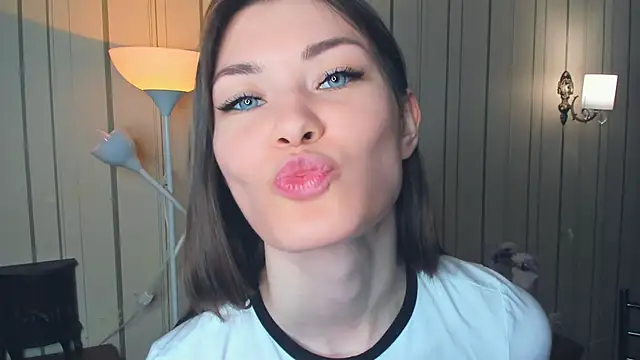 JulissaLipoma online show from 04-25-26, 07:22