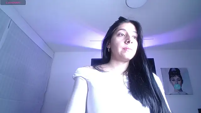 Snapshot of Melannyy_V chatting on 06-02-26, 01:02 Melannyy V online show from 06-02-26, 01:02