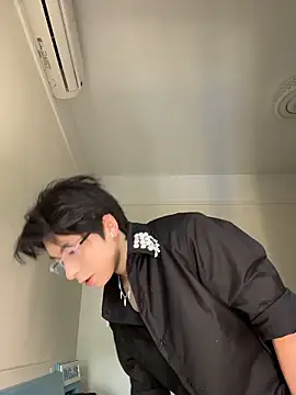 Snapshot of kissbaby-111 chatting on 04-04-26, 06:00 kissbaby-111 online show from 04-04-26, 06:00