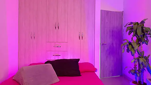 Snapshot of isabellahofmann chatting on 04-14-26, 10:27 isabellahofmann online show from 04-14-26, 10:27