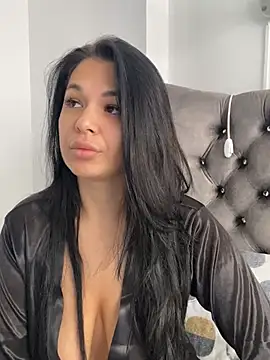 Snapshot of KayaGlow chatting on 05-19-26, 10:10 KayaGlow online show from 05-19-26, 10:10