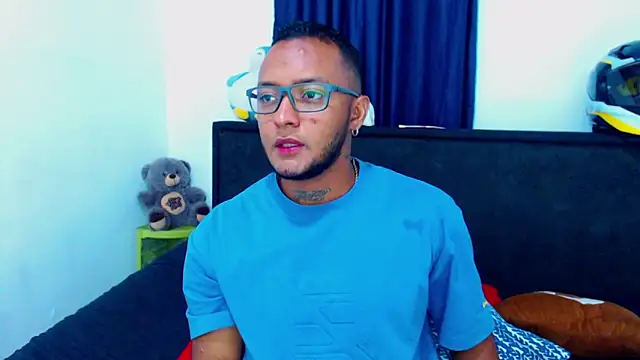 Snapshot of MascTyler chatting on 04-17-26, 12:02 MascTyler online show from 04-17-26, 12:02