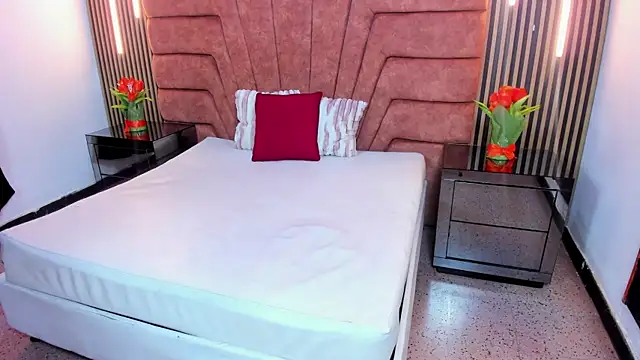 Snapshot of Lara_Seduce chatting on 06-14-26, 02:24 Lara Seduce online show from 06-14-26, 02:24