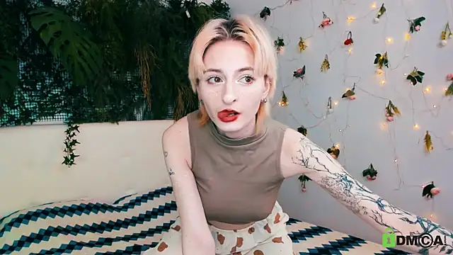 Kira  Cutie online show from 04-29-26, 08:48
