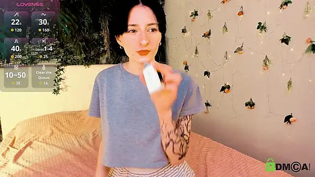 Snapshot of Kira__Cutie chatting on 05-28-26, 09:23 Kira Cutie online show from 05-28-26, 09:23