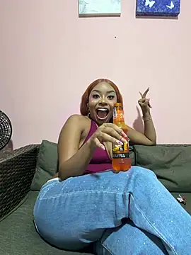 Snapshot of Kloe_rousse01 chatting on 07-18-26, 08:45 Kloe rousse01 online show from 07-18-26, 08:45