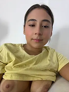 Snapshot of MelodyRey__ chatting on 05-11-26, 01:44 MelodyRey online show from 05-11-26, 01:44