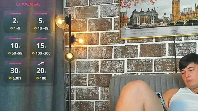 Snapshot of Valentino_Luxx chatting on 05-15-26, 12:34 Valentino Luxx online show from 05-15-26, 12:34
