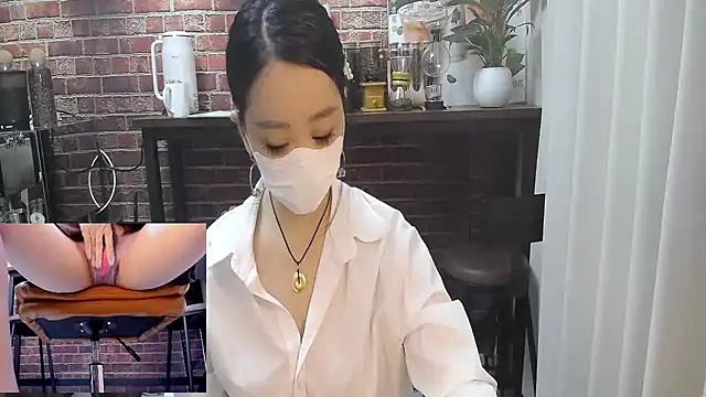 Latte-01 online show from 04-17-26, 02:58