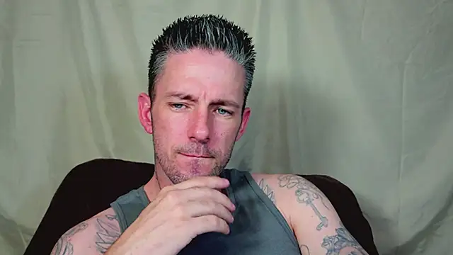 Snapshot of SkylarrGrey chatting on 06-19-26, 07:23 SkylarrGrey online show from 06-19-26, 07:23