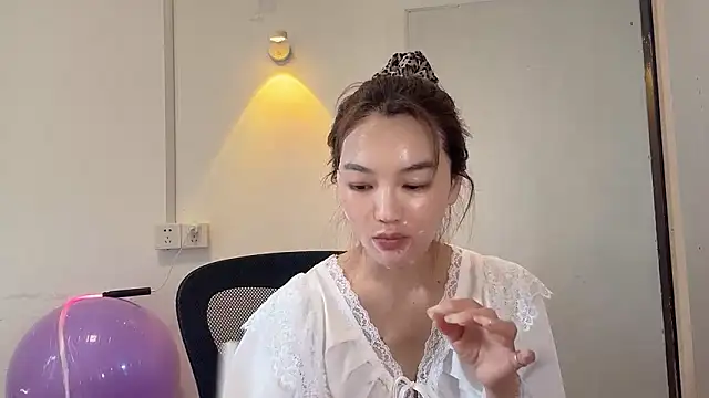 Snapshot of leilei998 chatting on 04-15-26, 07:15 leilei998 online show from 04-15-26, 07:15