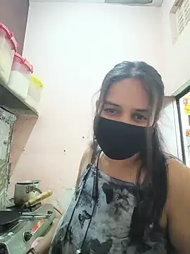 Snapshot of REENA-STRIP chatting on 05-16-26, 06:32 REENA-STRIP online show from 05-16-26, 06:32