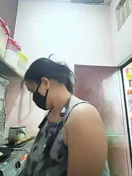 Snapshot of REENA-STRIP chatting on 05-16-26, 06:43 REENA-STRIP online show from 05-16-26, 06:43