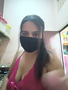 Snapshot of REENA-STRIP chatting on 05-18-26, 08:20 REENA-STRIP online show from 05-18-26, 08:20