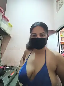 Snapshot of REENA-STRIP chatting on 06-02-26, 06:26 REENA-STRIP online show from 06-02-26, 06:26