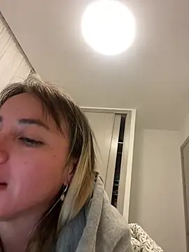 Snapshot of Sexyandtiny chatting on 04-15-26, 09:59 Sexyandtiny online show from 04-15-26, 09:59