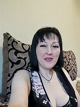 HelgaDennis online show from 05-17-26, 06:22