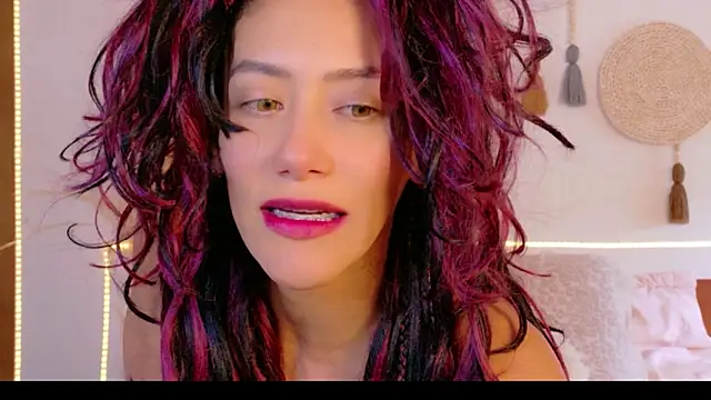 Snapshot of Ajua__Uva chatting on 05-27-26, 04:48 Ajua Uva online show from 05-27-26, 04:48