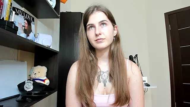 Snapshot of OhMyAlice chatting on 05-18-26, 12:11 OhMyAlice online show from 05-18-26, 12:11