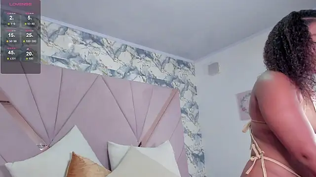 Snapshot of mia_rouxx1 chatting on 03-25-26, 03:45 mia rouxx1 online show from 03-25-26, 03:45